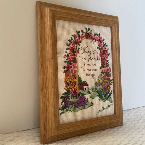 Needlepoint Embroidery Handmade Framed Floral Country Scene - Picture 3 of 10